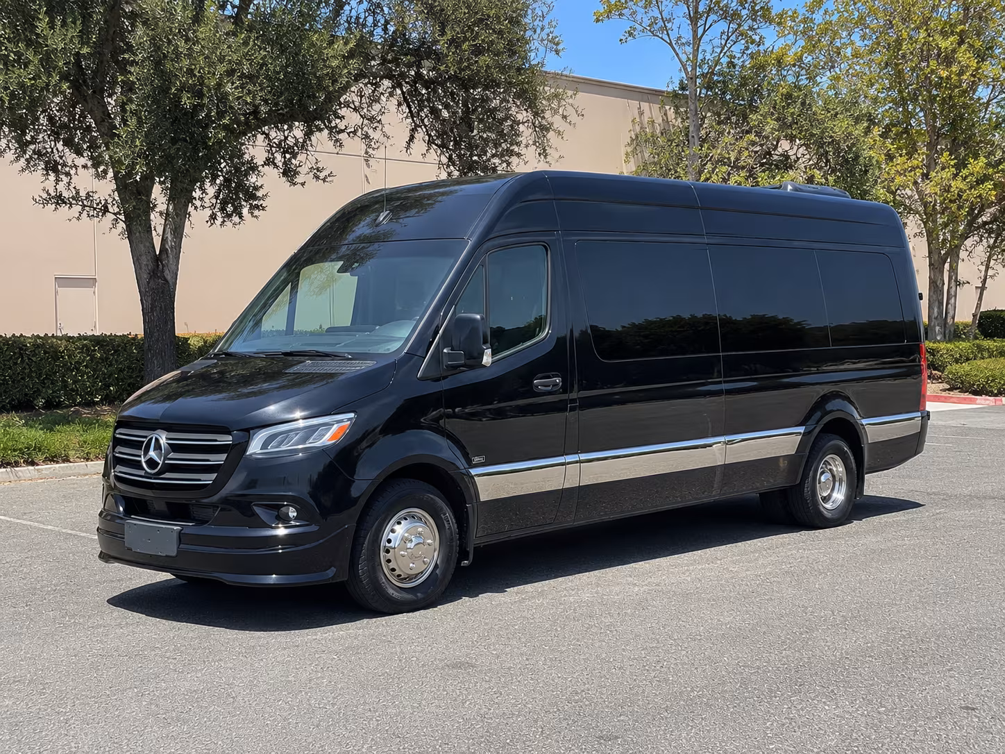 Memphis Airport Shuttle & Transportation party bus exterior