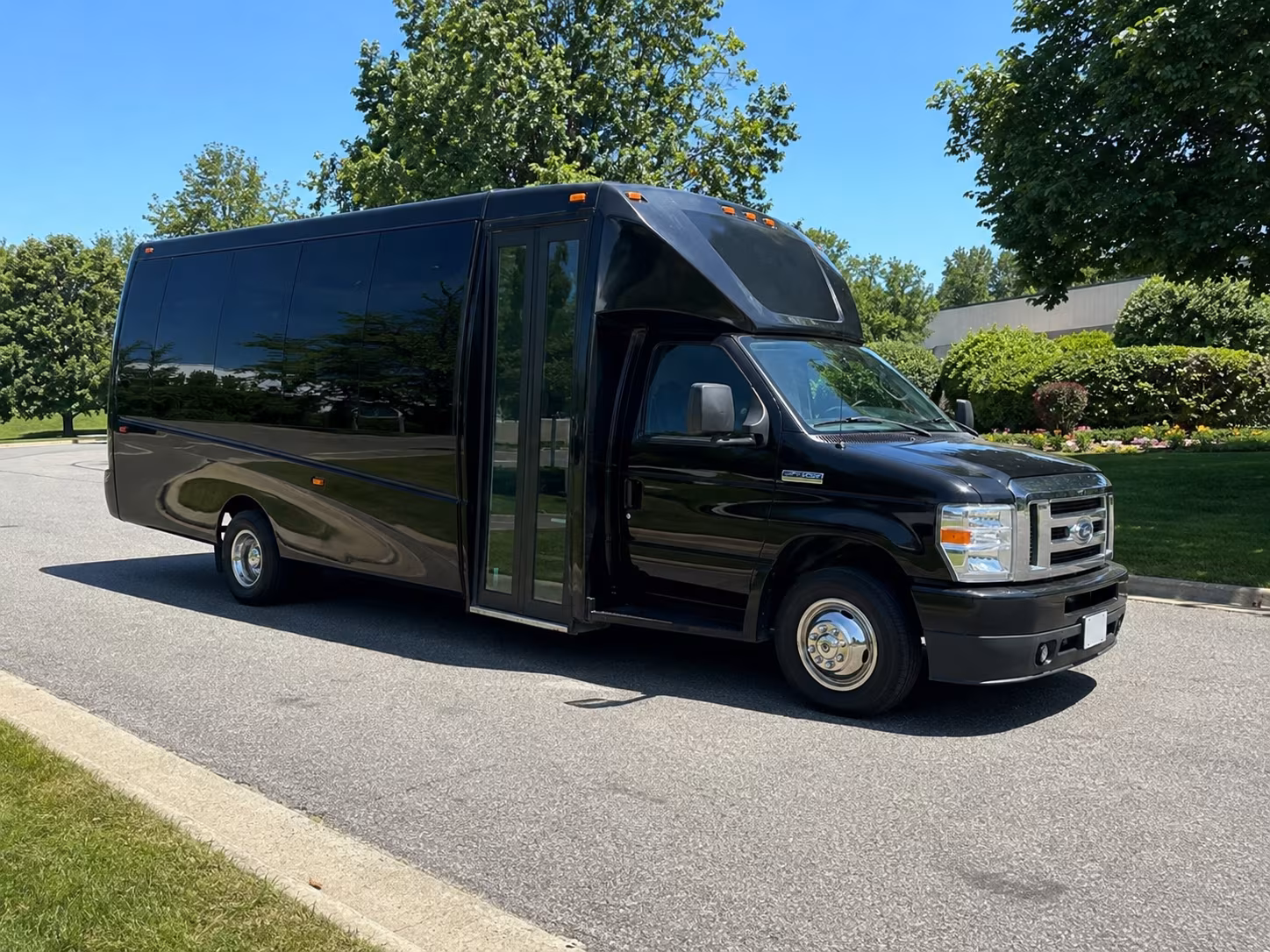 Memphis Birthday, Sweet 16, & Quinceañera Transportation party bus exterior