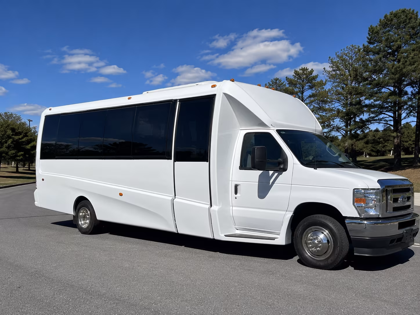Memphis Winery Tour & Pub Crawl Transportation party bus exterior