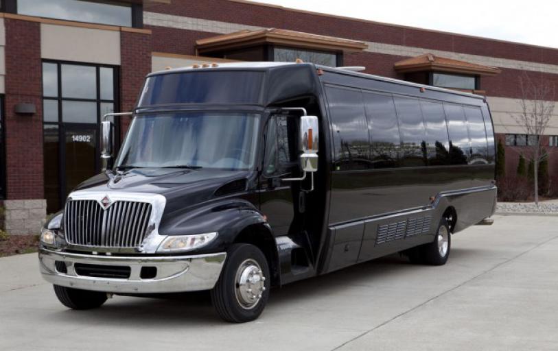 Hendersonville 35 Passenger Party Bus